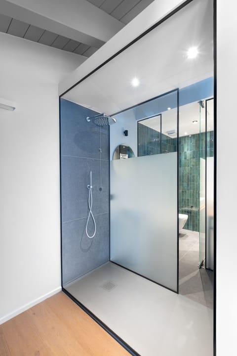 Suite, Terrace | Bathroom shower