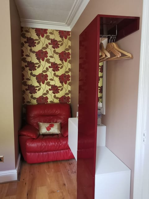 Comfort Double Room, 1 King Bed | Blackout drapes, iron/ironing board, free WiFi, bed sheets