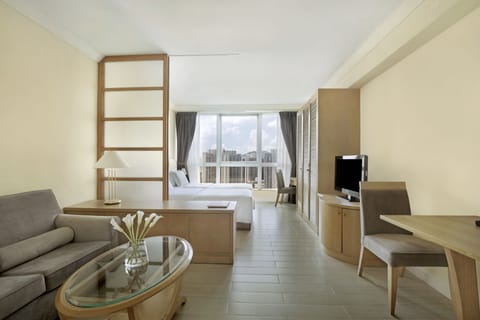 Deluxe Room | Premium bedding, in-room safe, desk, blackout drapes