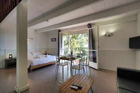 Studio | In-room safe, individually furnished, iron/ironing board