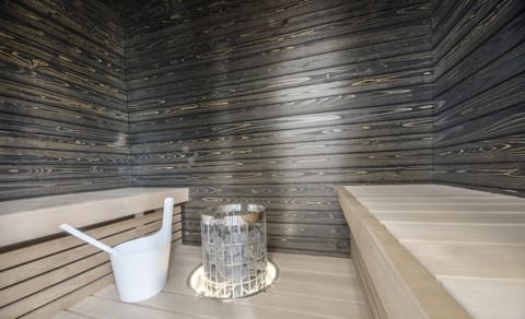 Business Apartment, 2 Bedrooms | Bathroom | Towels