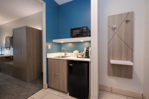 Standard Room, 2 Queen Beds | In-room safe, desk, blackout drapes, soundproofing