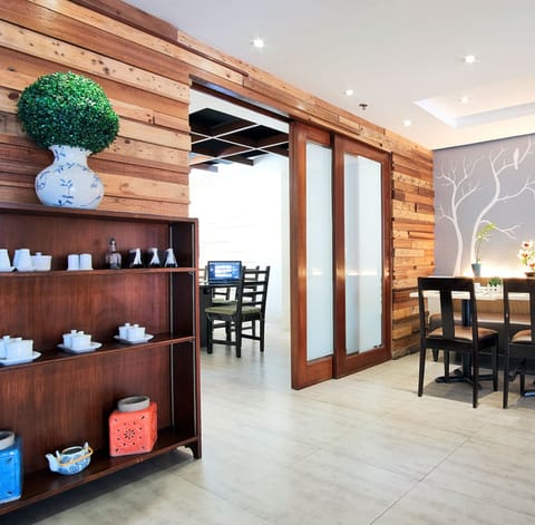 Deluxe Double or Twin Room, 2 Twin Beds | Bathroom | Shower, free toiletries, slippers, towels