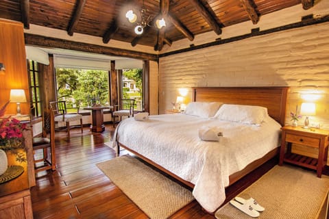 Junior Room | Premium bedding, down comforters, in-room safe, desk
