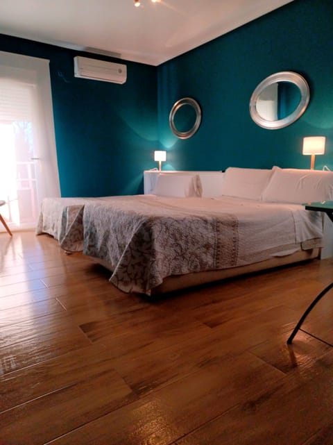 Comfort Triple Room | Desk, free WiFi, bed sheets