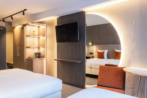 Royal Double or Twin Room | Hypo-allergenic bedding, laptop workspace, blackout drapes
