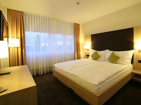 Standard Room | In-room safe, desk, free WiFi, alarm clocks
