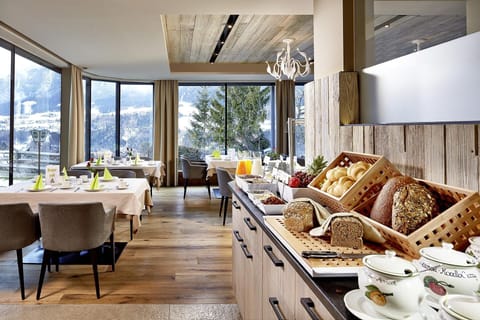 Daily buffet breakfast for a fee