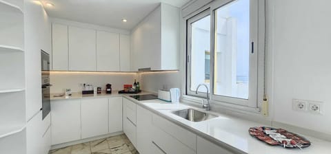 Superior Apartment, 3 Bedrooms, Jetted Tub | Private kitchen | Full-size fridge, microwave, oven, stovetop