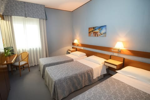 Classic Triple Room | In-room safe, desk, laptop workspace, free WiFi