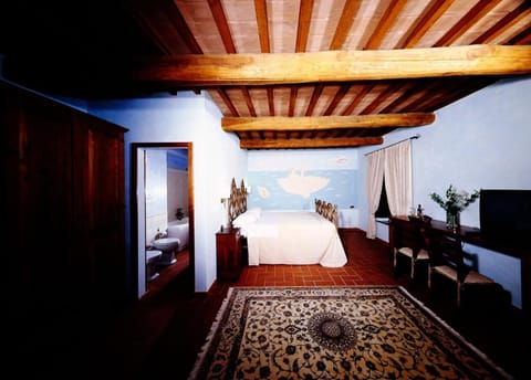 In-room safe, free WiFi, bed sheets