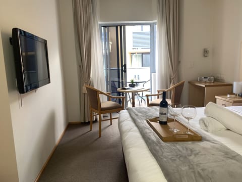 Deluxe Room | In-room safe, desk, soundproofing, iron/ironing board