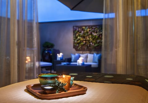 Couples treatment rooms, sauna, steam room, body treatments