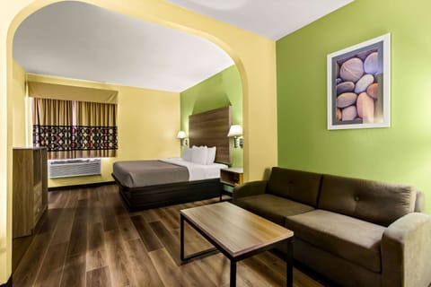 Suite, 1 King Bed with Sofa bed, Non Smoking | Desk, laptop workspace, iron/ironing board, free WiFi