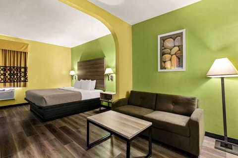 Room, 1 King Bed, Non Smoking | Desk, laptop workspace, iron/ironing board, free WiFi