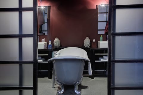 Premium Room | Bathroom | Deep soaking tub, free toiletries, hair dryer, towels