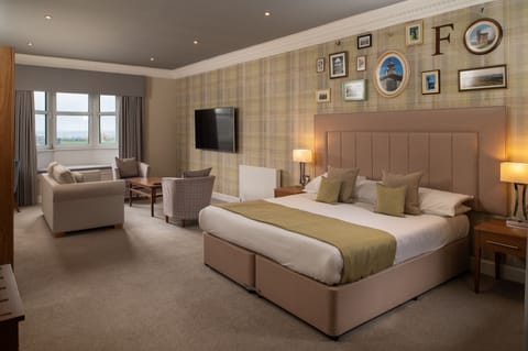 Family Suite, Sea View | In-room safe, desk, iron/ironing board, free WiFi