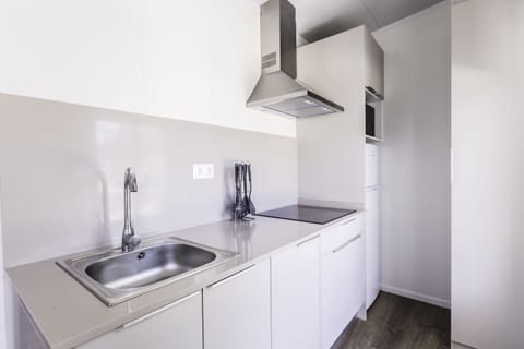 Bungalow (stylo) | Private kitchen | Fridge, stovetop, coffee/tea maker, cookware/dishes/utensils