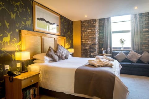 Premium bedding, in-room safe, individually decorated