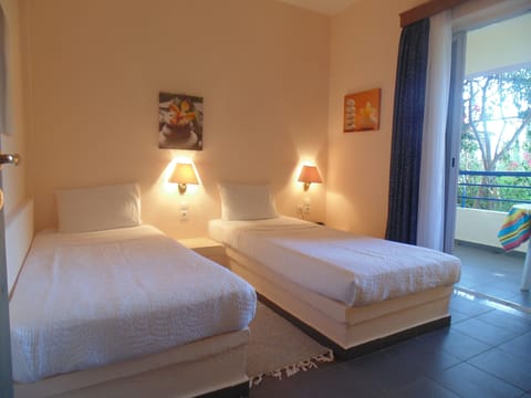 Apartment (3 People) | In-room safe, desk, blackout drapes, soundproofing