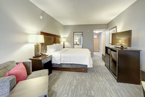 Study 1 King w/Sofabed | Premium bedding, desk, laptop workspace, blackout drapes