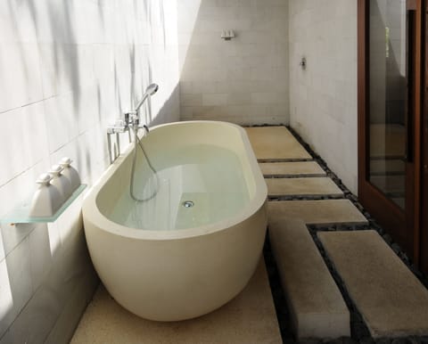 Beach Villa | Bathroom | Eco-friendly toiletries, hair dryer, bathrobes, slippers