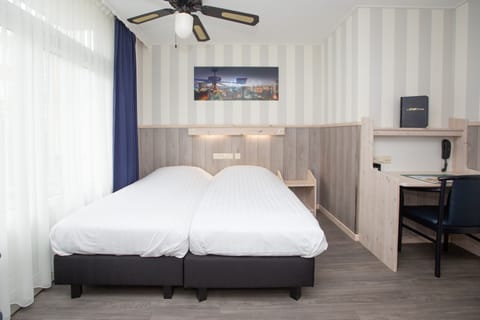 In-room safe, individually decorated, individually furnished, desk