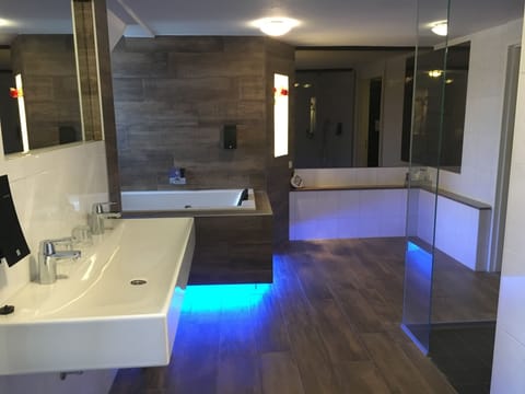 Honeymoon Suite, Jetted Tub | Bathroom | Hair dryer, towels