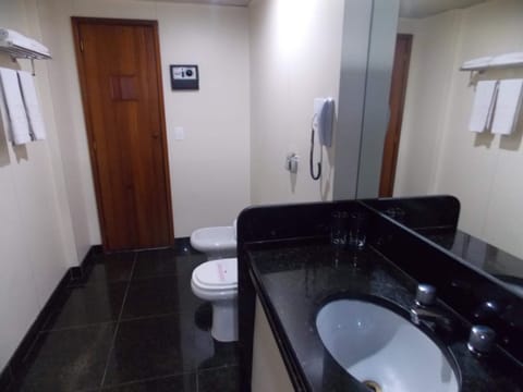 Shower, free toiletries, towels