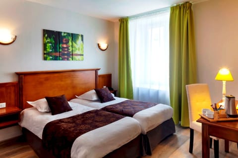 Desk, laptop workspace, free WiFi, bed sheets