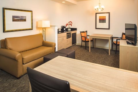 Junior Studio Suite, 1 King Bed with Sofa bed | Hypo-allergenic bedding, down comforters, pillowtop beds, in-room safe