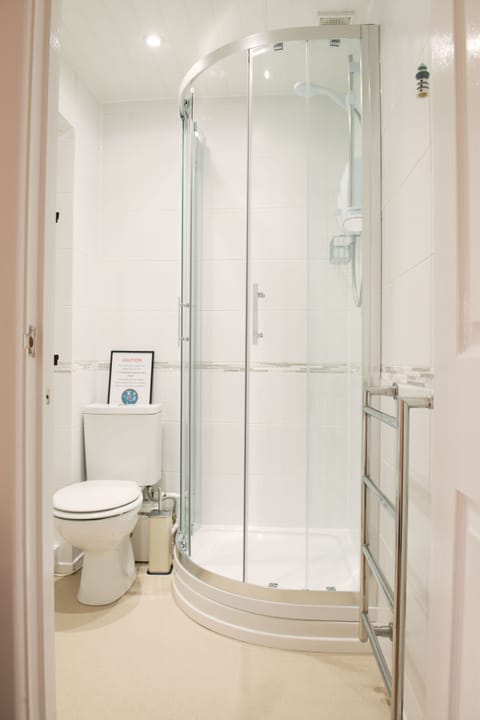 Premium bedding, iron/ironing board, free cribs/infant beds, free WiFi