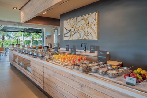 Daily buffet breakfast (MXN 380 per person)