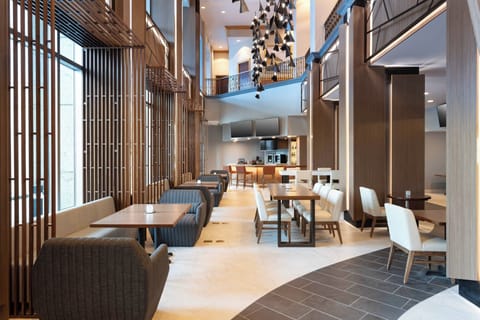 2 restaurants; breakfast, lunch, and dinner served
