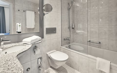 City Double Room, 1 King Bed (Noble) | Bathroom | Hair dryer, towels