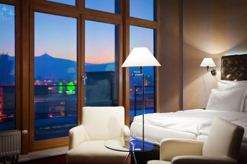 Royal Club Double De Luxe outdoor Jacuzz | Premium bedding, minibar, in-room safe, desk