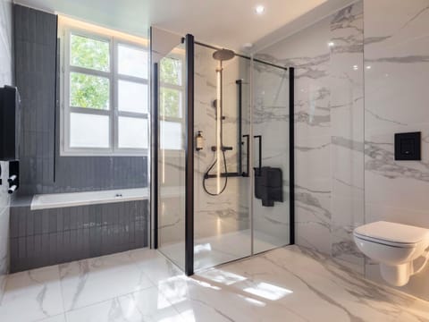 Junior Suite, 1 King Bed with Sofa bed | Premium bedding, in-room safe, desk, laptop workspace