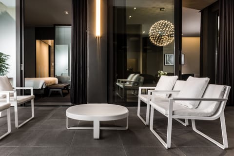 Premium bedding, down comforters, minibar, in-room safe