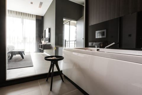 Duplex Suite | Bathroom | Eco-friendly toiletries, hair dryer, bathrobes, slippers