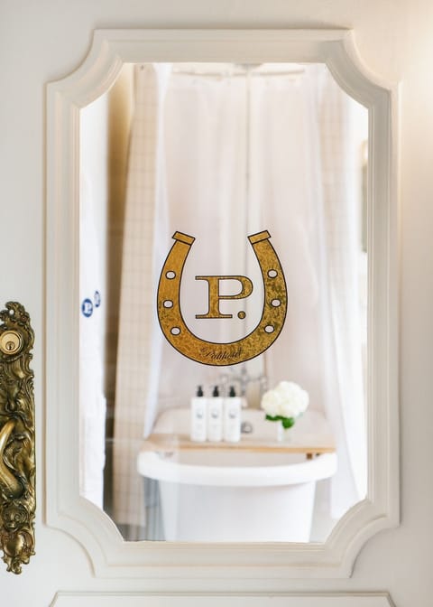 Superior Suite, 1 King Bed, Bathtub | Bathroom | Shower, hair dryer, bathrobes, towels