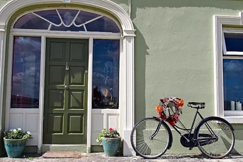 House | Private kitchen | Microwave, oven, stovetop, electric kettle