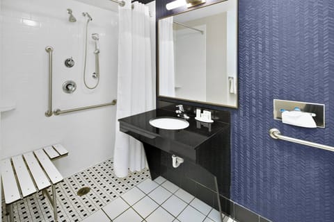 Combined shower/tub, designer toiletries, hair dryer, towels