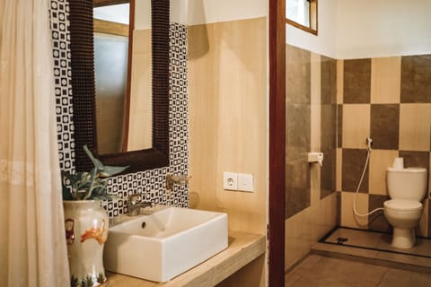 Deluxe Triple Room, 1 Bedroom, Refrigerator, Pool View | Bathroom | Shower, free toiletries, hair dryer, slippers