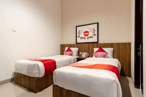 Standard Twin Room | Desk, WiFi (free), bed sheets