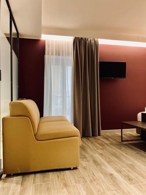 Deluxe Triple Room (Ballerina 5) | Hypo-allergenic bedding, memory foam beds, in-room safe