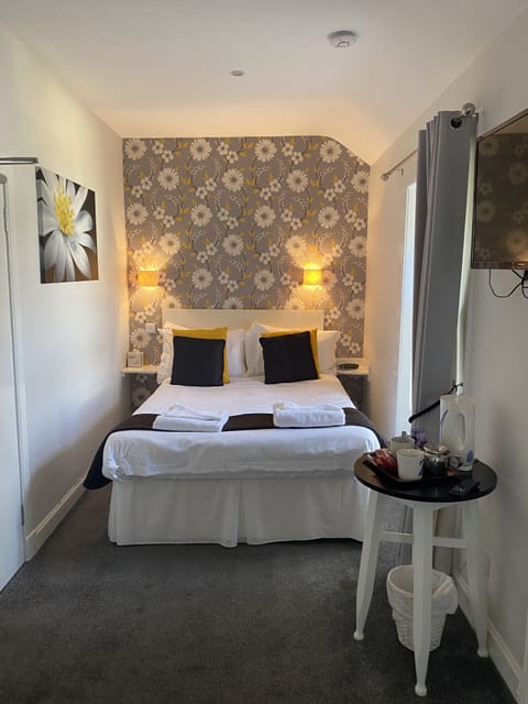 Double Room, Ensuite (Room 1) | Desk, iron/ironing board, rollaway beds, free WiFi