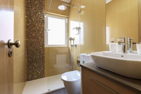 Shower, towels
