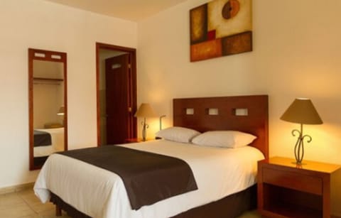 Deluxe Double Room | Iron/ironing board, free WiFi