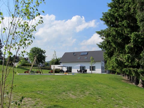 Villa | Garden
