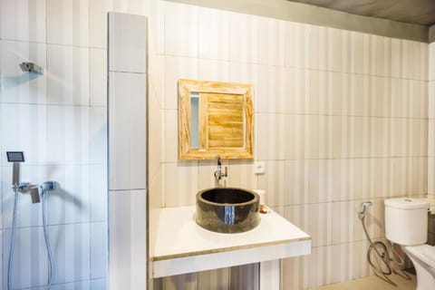 Family Room, Multiple Beds | Bathroom | Shower, towels